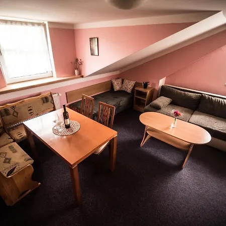 Holzbecher Ratiborice 3*