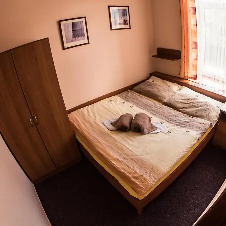 Holzbecher Ratiborice 3*